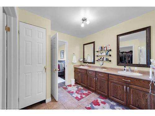 19 Meadowbrook Court, Dunnville, ON - Indoor Photo Showing Bathroom