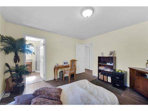 19 Meadowbrook Court, Dunnville, ON - Indoor Photo Showing Bedroom