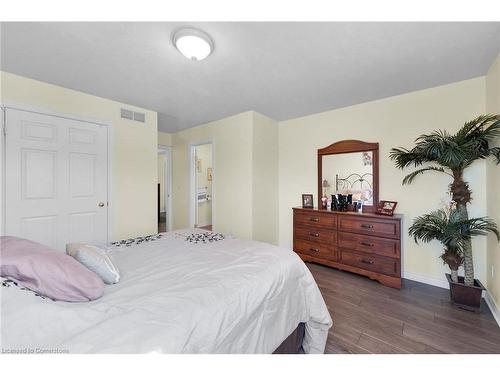 19 Meadowbrook Court, Dunnville, ON - Indoor Photo Showing Bedroom