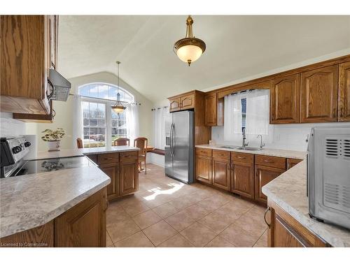 19 Meadowbrook Court, Dunnville, ON - Indoor Photo Showing Kitchen