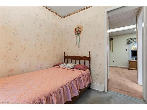 11 Ford Street, Hamilton, ON - Indoor Photo Showing Bedroom