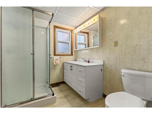 11 Ford Street, Hamilton, ON - Indoor Photo Showing Bathroom