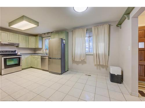 7513 Redhaven Crescent, Niagara Falls, ON - Indoor Photo Showing Kitchen