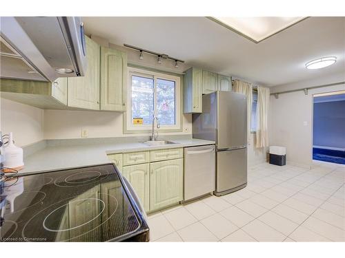 7513 Redhaven Crescent, Niagara Falls, ON - Indoor Photo Showing Kitchen