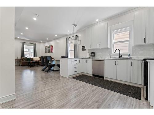 126 Cavell Avenue, Hamilton, ON - Indoor Photo Showing Kitchen With Upgraded Kitchen