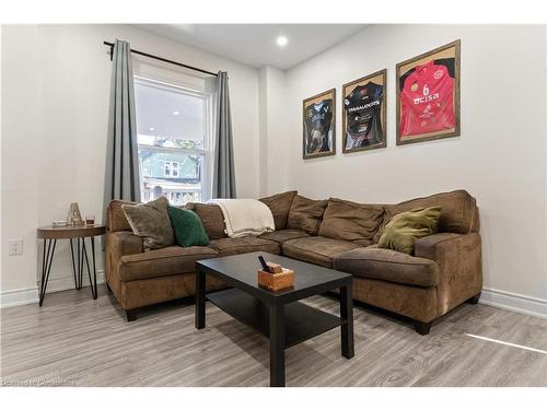 126 Cavell Avenue, Hamilton, ON - Indoor Photo Showing Living Room