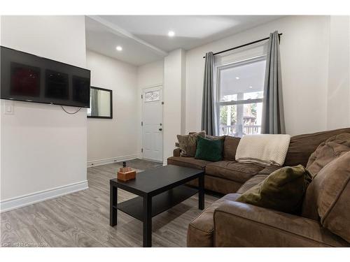 126 Cavell Avenue, Hamilton, ON - Indoor Photo Showing Living Room