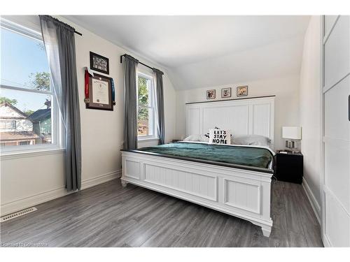 126 Cavell Avenue, Hamilton, ON - Indoor Photo Showing Bedroom