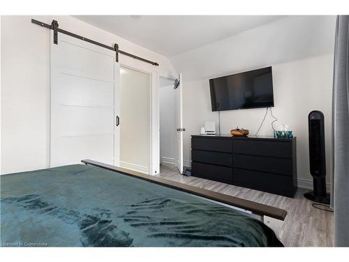 126 Cavell Avenue, Hamilton, ON - Indoor Photo Showing Bedroom