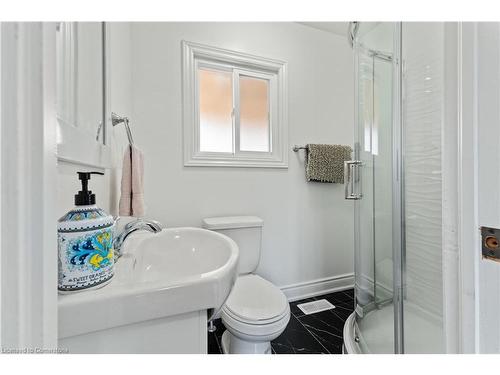 126 Cavell Avenue, Hamilton, ON - Indoor Photo Showing Bathroom