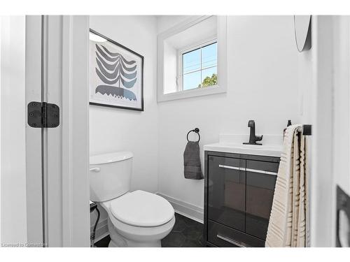 286 East 18Th Street, Hamilton, ON - Indoor Photo Showing Bathroom