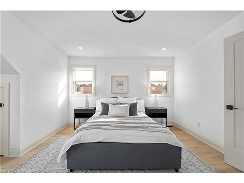 286 East 18Th Street, Hamilton, ON - Indoor Photo Showing Bedroom