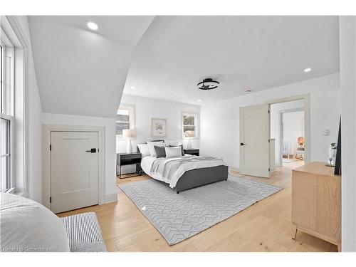 286 East 18Th Street, Hamilton, ON - Indoor Photo Showing Bedroom