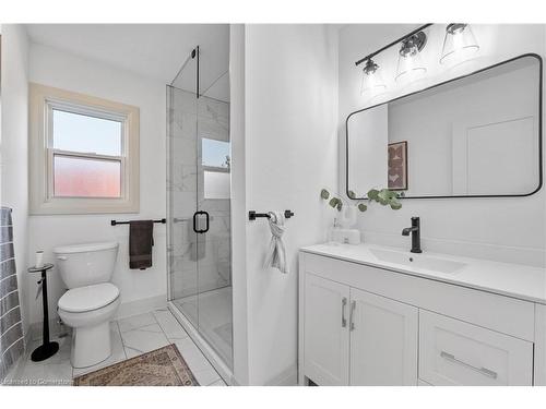 286 East 18Th Street, Hamilton, ON - Indoor Photo Showing Bathroom