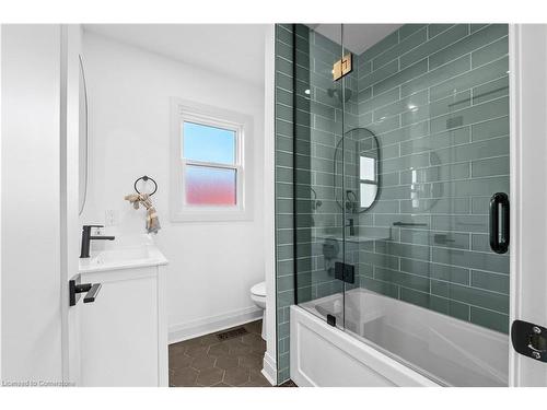 286 East 18Th Street, Hamilton, ON - Indoor Photo Showing Bathroom