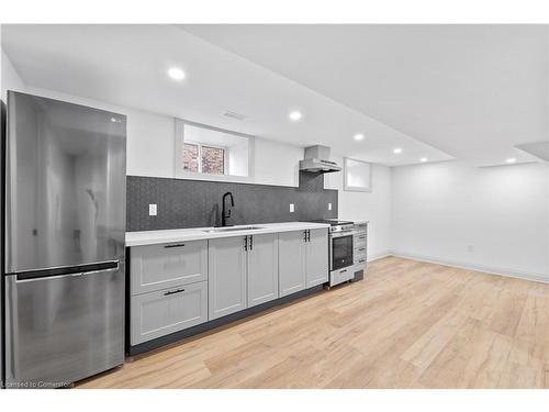 286 East 18Th Street, Hamilton, ON - Indoor Photo Showing Kitchen