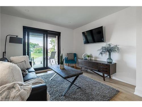 3470 North Shore Drive, Ridgeway, ON - Indoor Photo Showing Living Room