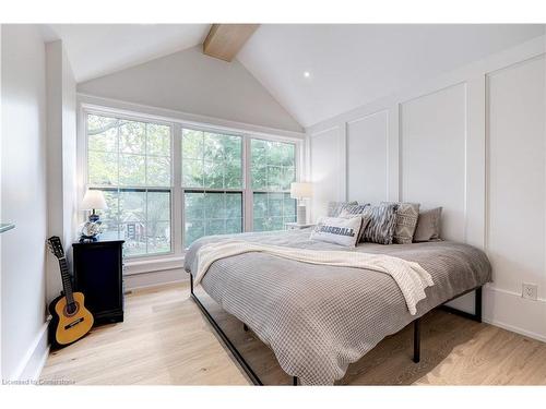 939 Teal Drive, Burlington, ON - Indoor Photo Showing Bedroom