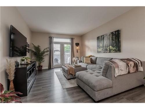 24 Manorwood Drive, Smithville, ON - Indoor Photo Showing Living Room