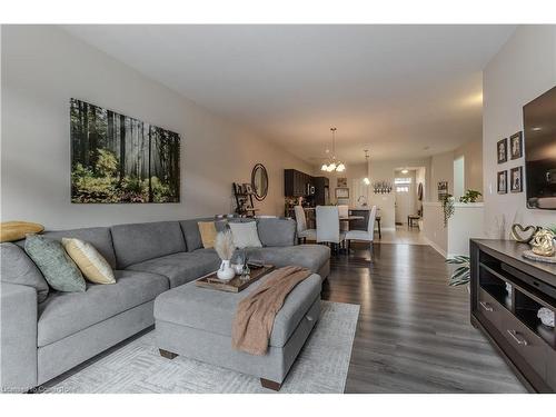 24 Manorwood Drive, Smithville, ON - Indoor Photo Showing Living Room