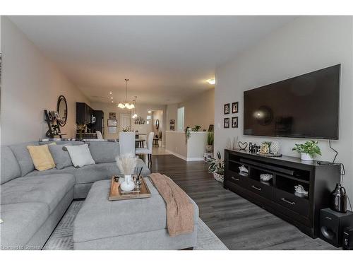 24 Manorwood Drive, Smithville, ON - Indoor Photo Showing Living Room