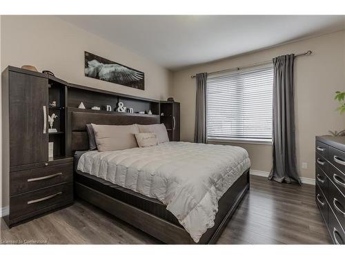 24 Manorwood Drive, Smithville, ON - Indoor Photo Showing Bedroom