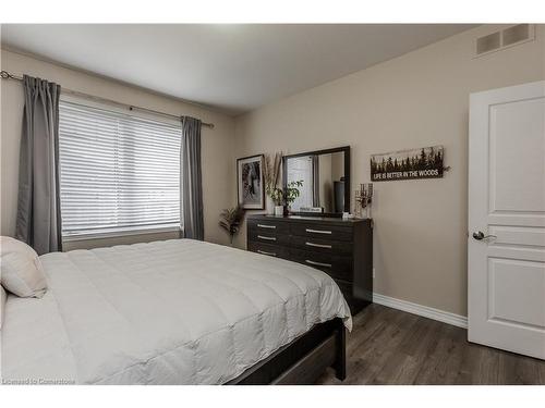 24 Manorwood Drive, Smithville, ON - Indoor Photo Showing Bedroom