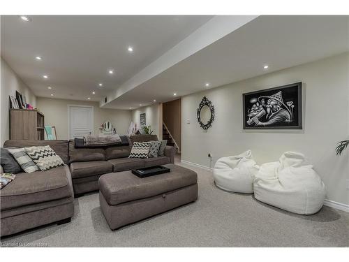 24 Manorwood Drive, Smithville, ON - Indoor Photo Showing Living Room