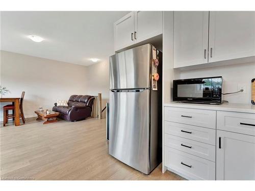 104 Parkside Drive, St. Catharines, ON - Indoor Photo Showing Kitchen