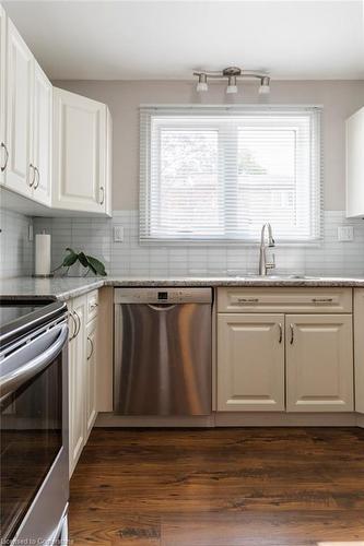 54-33 Rochelle Avenue, Hamilton, ON - Indoor Photo Showing Kitchen With Stainless Steel Kitchen With Double Sink With Upgraded Kitchen