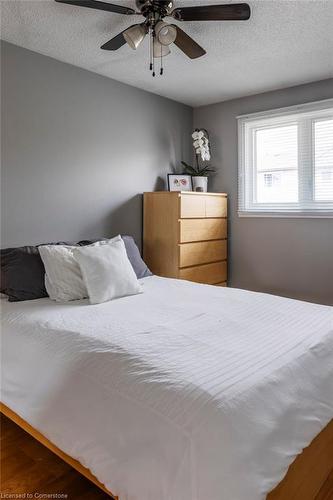 54-33 Rochelle Avenue, Hamilton, ON - Indoor Photo Showing Bedroom