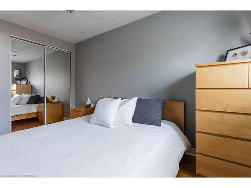 54-33 Rochelle Avenue, Hamilton, ON - Indoor Photo Showing Bedroom