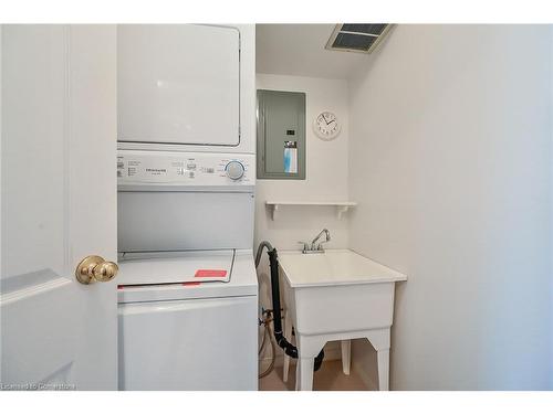 302-495 #8 Highway, Stoney Creek, ON - Indoor Photo Showing Laundry Room