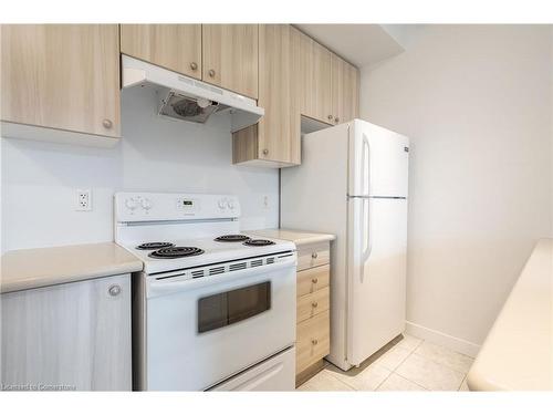 308-90 Charlton Avenue W, Hamilton, ON - Indoor Photo Showing Kitchen