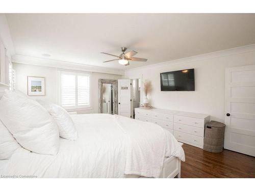 493 Wicklow Road, Burlington, ON - Indoor Photo Showing Bedroom