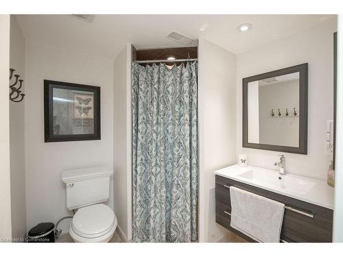 493 Wicklow Road, Burlington, ON - Indoor Photo Showing Bathroom