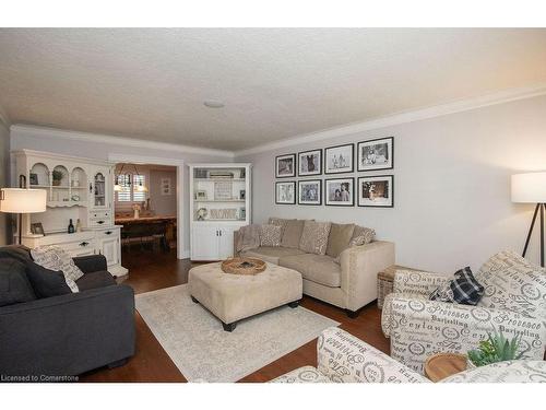 493 Wicklow Road, Burlington, ON - Indoor Photo Showing Living Room