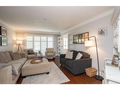 493 Wicklow Road, Burlington, ON - Indoor Photo Showing Living Room