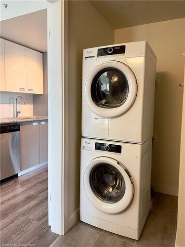 301-257 Hemlock Street Street, Waterloo, ON - Indoor Photo Showing Laundry Room