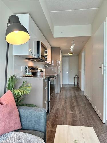 301-257 Hemlock Street Street, Waterloo, ON - Indoor Photo Showing Kitchen