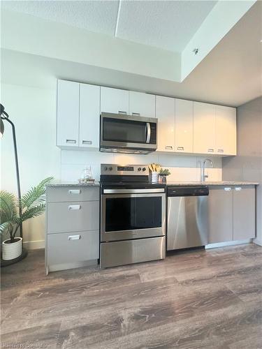 301-257 Hemlock Street Street, Waterloo, ON - Indoor Photo Showing Kitchen With Stainless Steel Kitchen