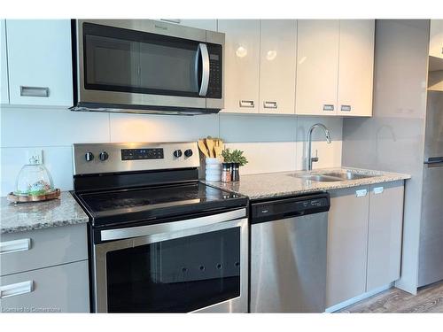 301-257 Hemlock Street Street, Waterloo, ON - Indoor Photo Showing Kitchen With Stainless Steel Kitchen With Double Sink