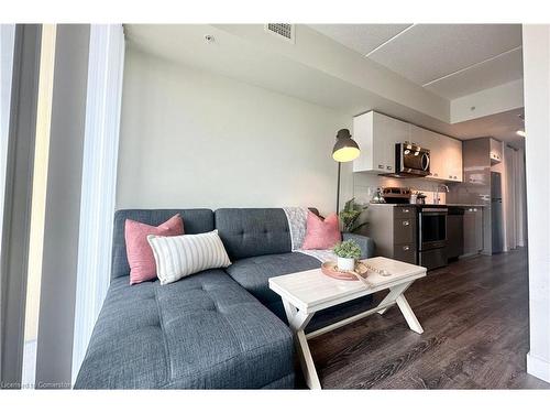 301-257 Hemlock Street Street, Waterloo, ON - Indoor Photo Showing Living Room