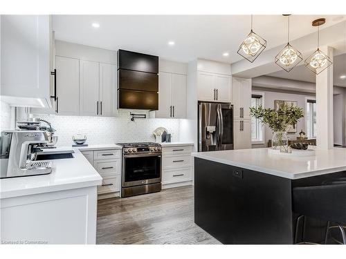 88 Mcknight Avenue, Waterdown, ON - Indoor Photo Showing Kitchen With Upgraded Kitchen