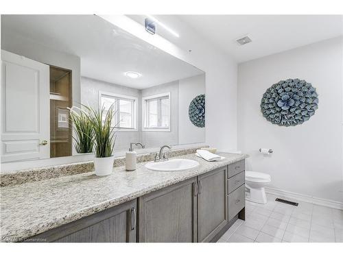 88 Mcknight Avenue, Waterdown, ON - Indoor Photo Showing Bathroom