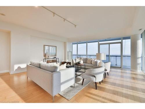 2201-1 Hurontario Street, Mississauga, ON - Indoor Photo Showing Living Room