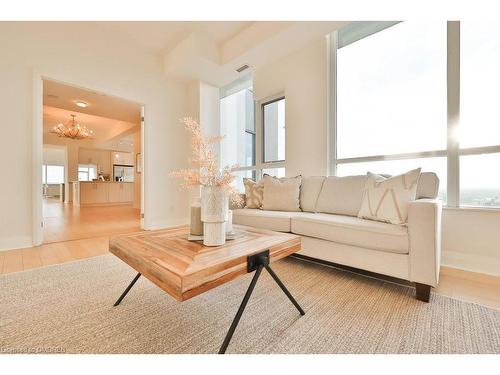 2201-1 Hurontario Street, Mississauga, ON - Indoor Photo Showing Living Room