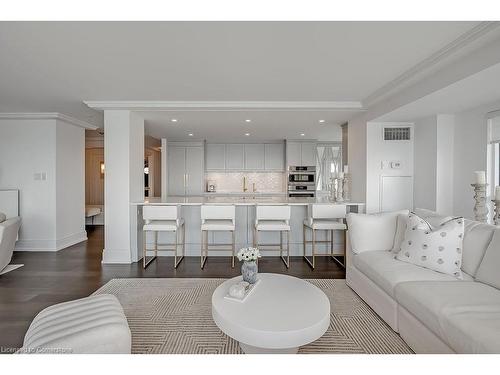 604-2190 Lakeshore Road, Burlington, ON - Indoor Photo Showing Living Room