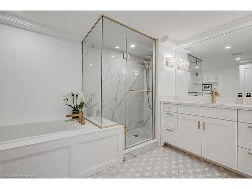 604-2190 Lakeshore Road, Burlington, ON - Indoor Photo Showing Bathroom