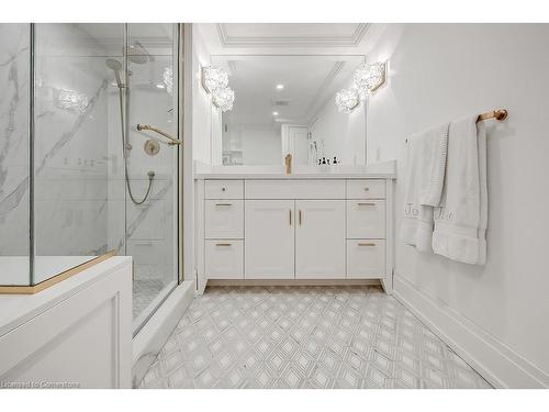 604-2190 Lakeshore Road, Burlington, ON - Indoor Photo Showing Bathroom